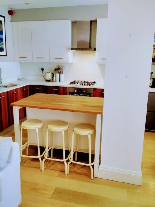 Superior 5* Kensington, London Flat + Free Wi-Fi Lägenhet Exteriör bild