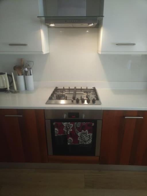 Superior 5* Kensington, London Flat + Free Wi-Fi Lägenhet Exteriör bild